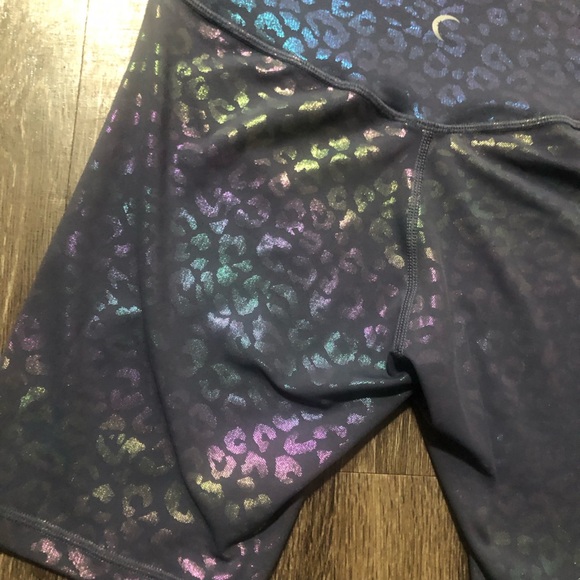 Synergy Activewear Iridescent Leopard Print Biker Shorts - Picture 8 of 8